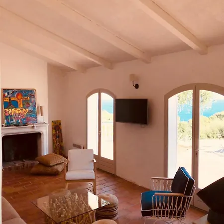 Quiet 4 Bedrooms Full Sea View Heated Pool فيلة *