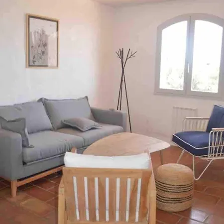 Quiet 4 Bedrooms Full Sea View Heated Pool فيلة *